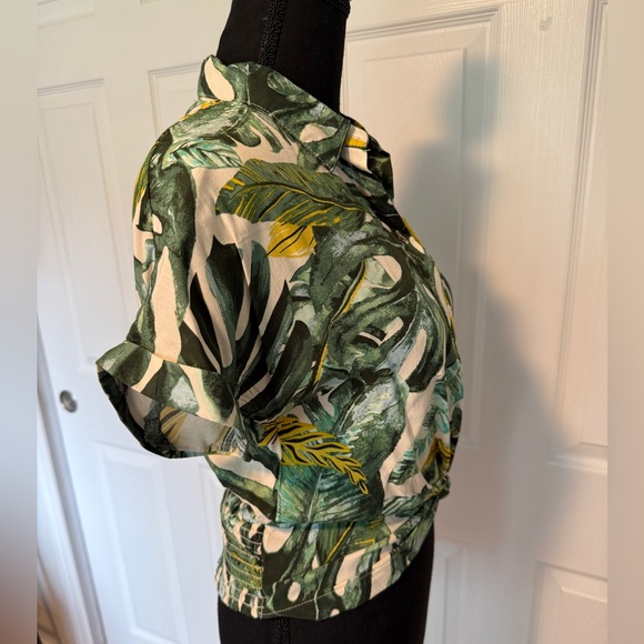 Sunburnt kiss green pattern top - Picture 6 of 8